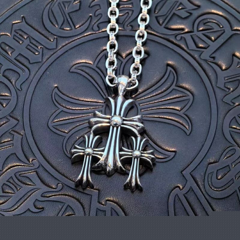 Ch**me He**ts necklaces